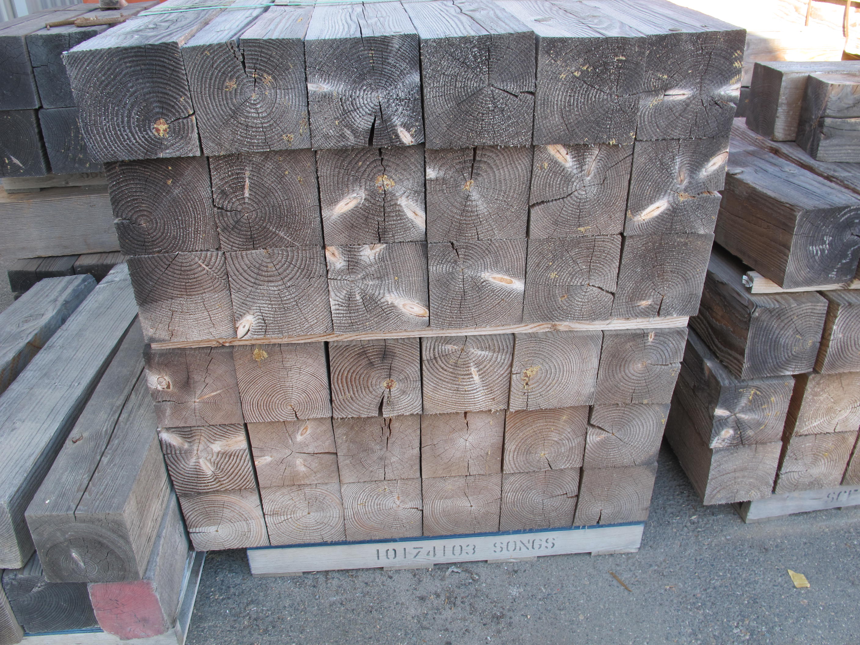 (4 PALLETS) DUNNAGE/CRIBBING 4'L X 8" HE X 8"W. LOADING & HANDLING FEE $15-4601
